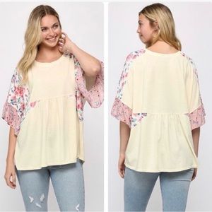 Top With 😍 Ruffles, Floral, Mixed Print Top. 🌸🌺 Pretty!